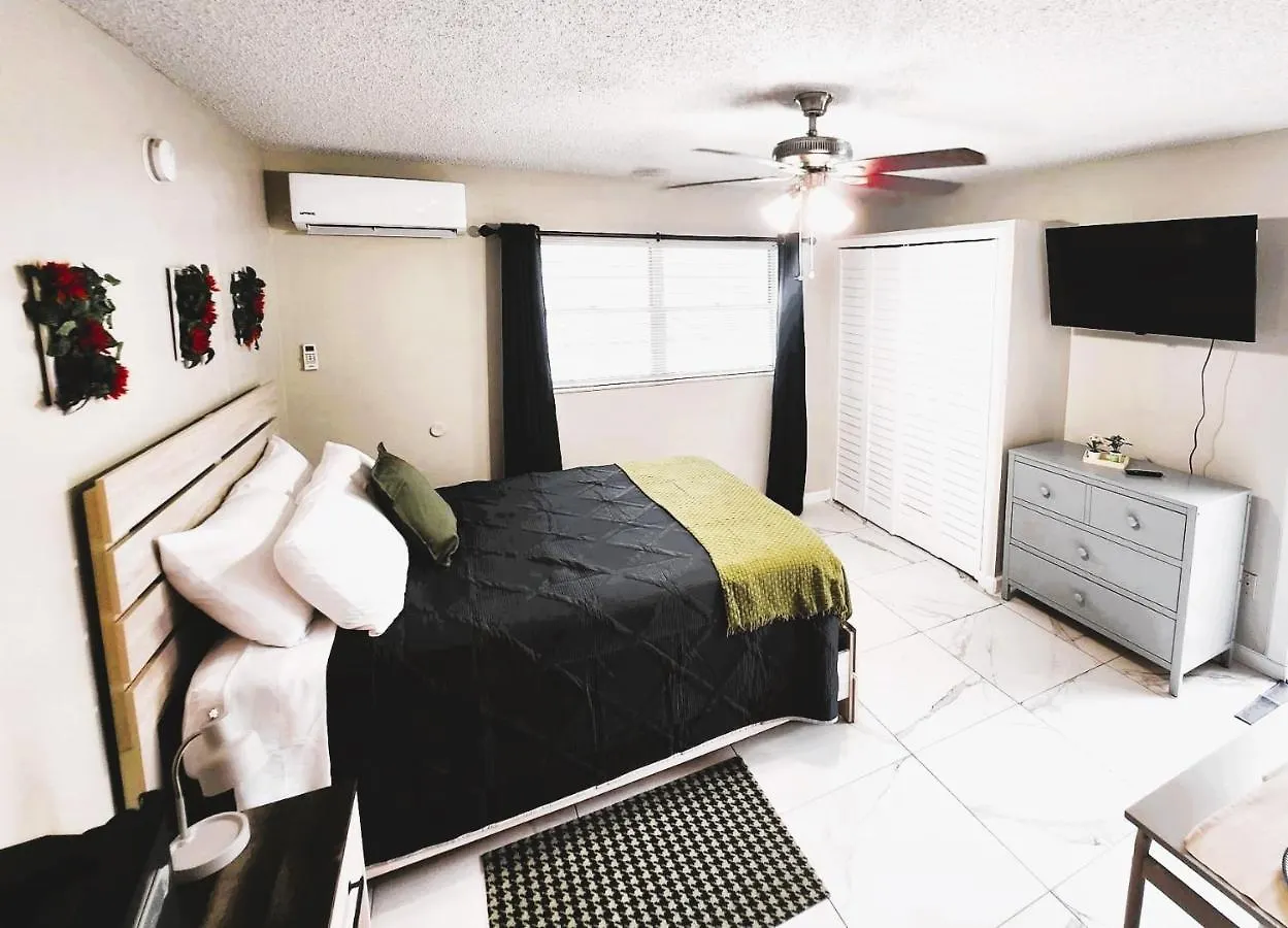 Adorable Mini Suite In Tampa Apartment