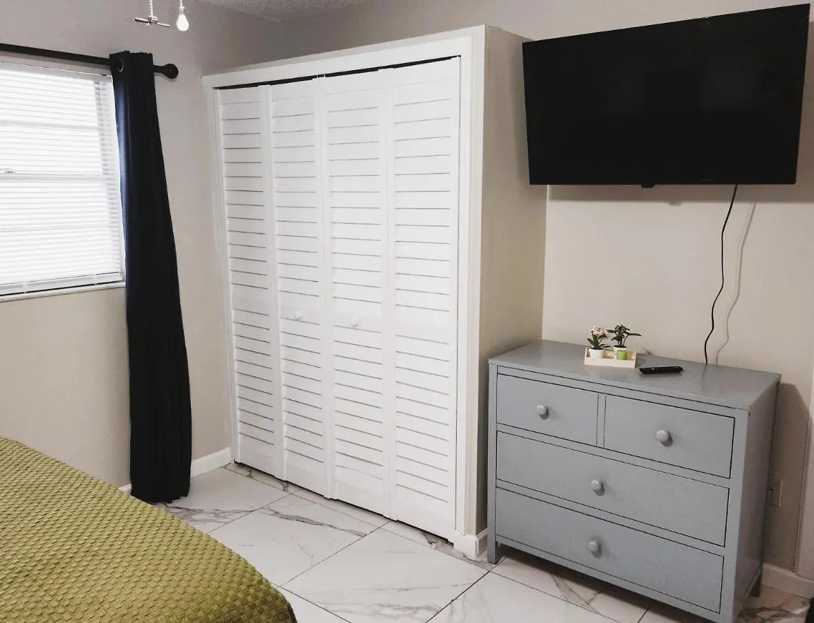 Adorable Mini Suite In Tampa Apartment